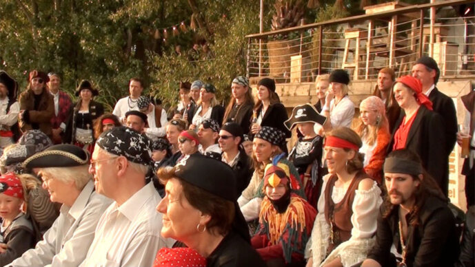 Piratenhochzeit als freie Trauung in Wedel an der Elbe mit Trauredner Volker Dymel 