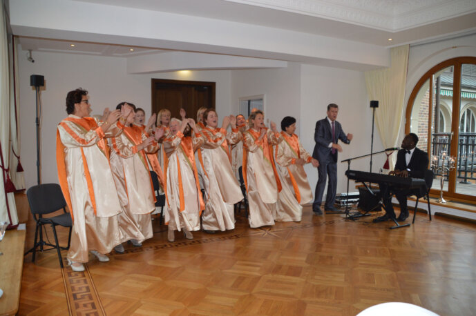 Freie Trauung mit Gospelchor und Trauredner Volker Dymel in Hamburg